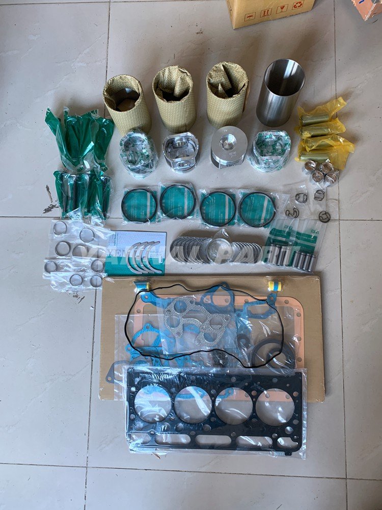 New 4 PCS Fuel Injector 1G796-53000 For Kubota V2203 V2403 DI Engine Parts