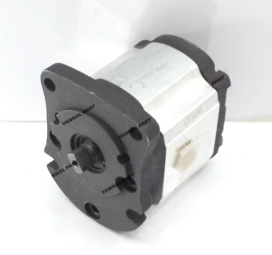 Hydraulic Pump 67810-76100 Fit For Kubota V1505 Engine